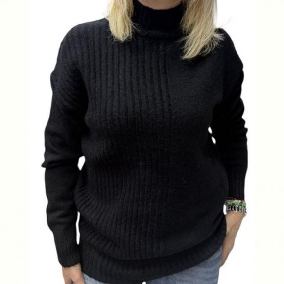 Свитер Elena&Vika 24066 black Свитер Elena&Vika 24066 black